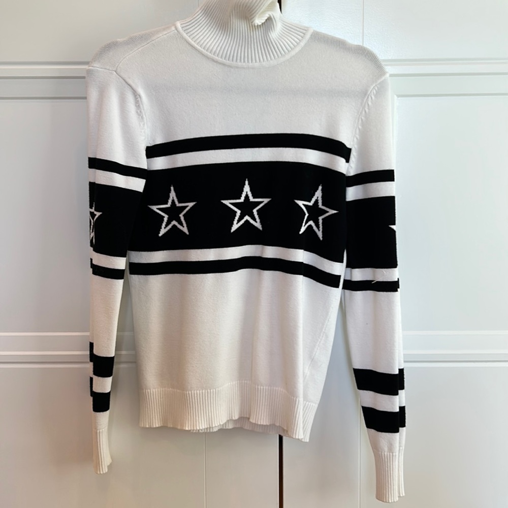 Star Turtleneck